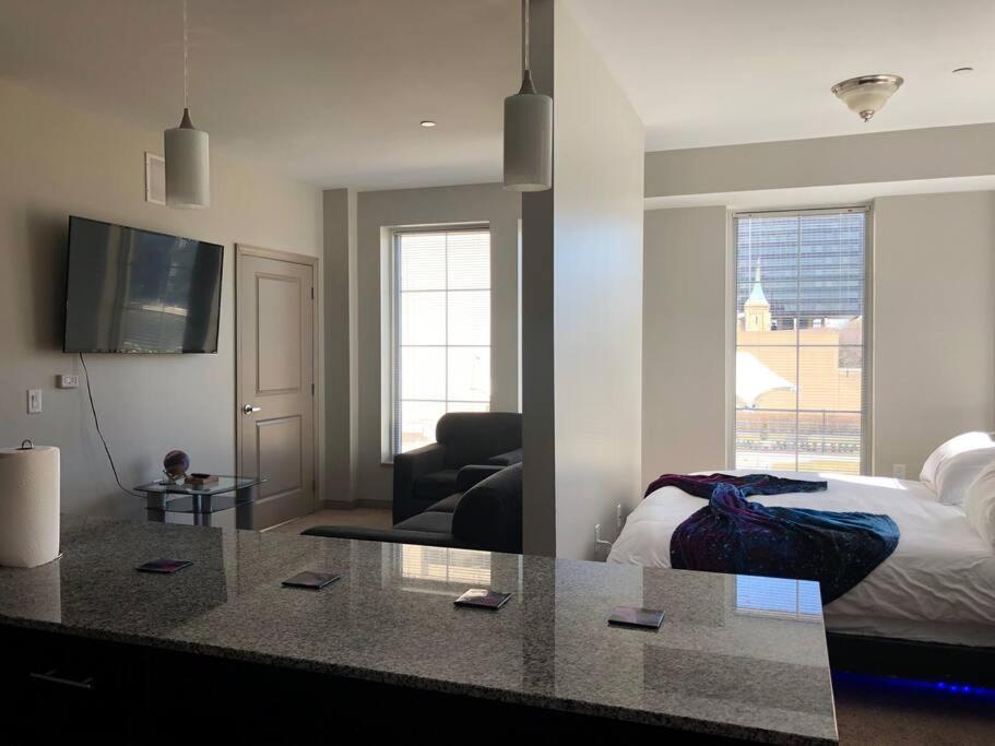 King Size Studio In Heart Of Downtown كولومبوس المظهر الخارجي الصورة